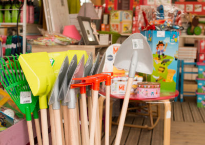 Des jouets pour que votre enfant jardine avec vous !